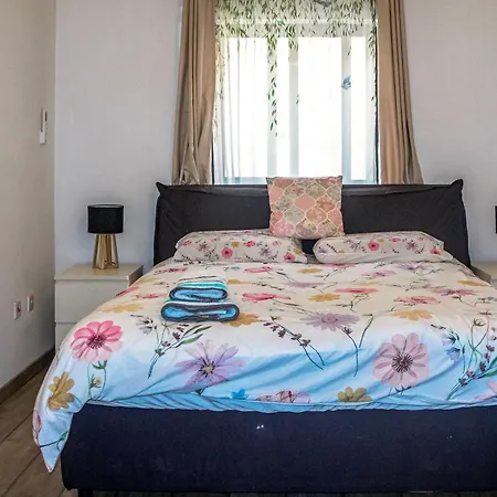 Quarto em Acomodações Particulares Lovely Private With Private Bathroom *